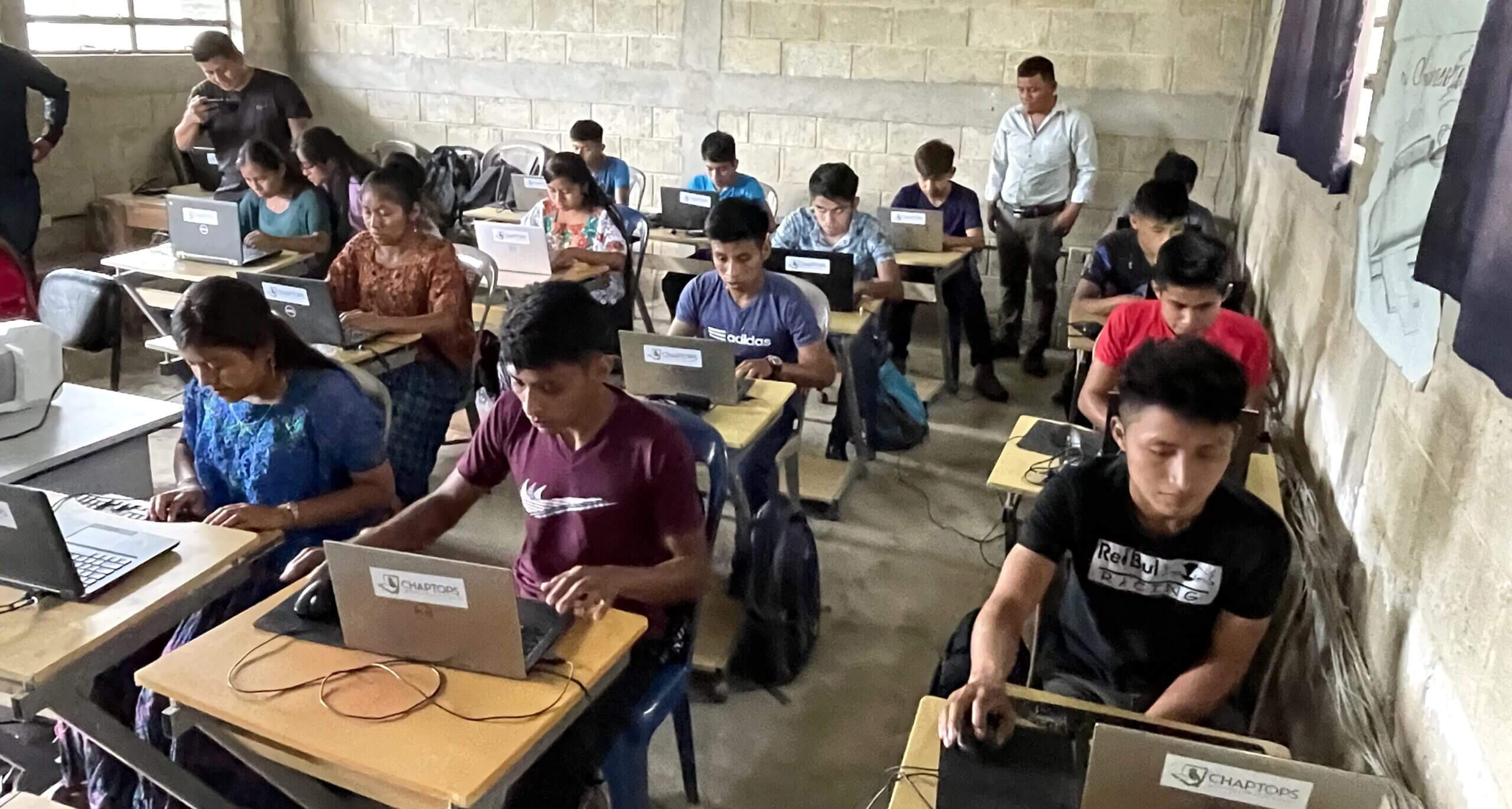 Fifteen students in the computer classroom equiped by Chaptops at Instituto Maya Comunitario K’amolb’e in Alta Verapaz, Guatemala.